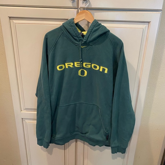 Nike Tops - Vintage Nike university of Oregon sweatshirt xl
